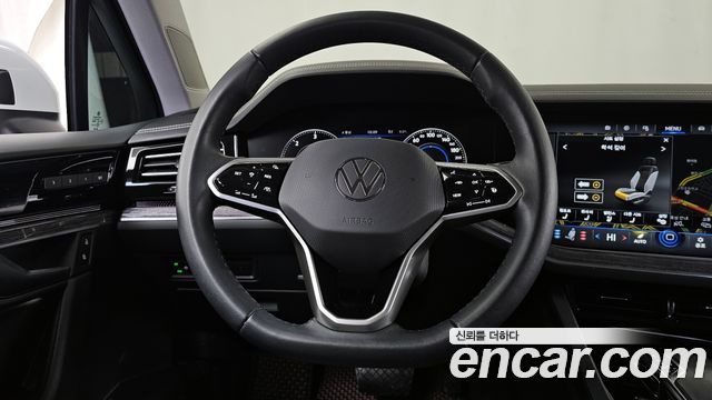Volkswagen Touareg 2023 — photo 13