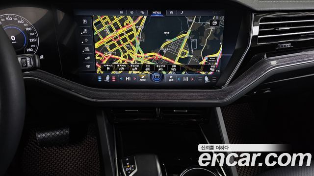 Volkswagen Touareg 2023 — photo 14