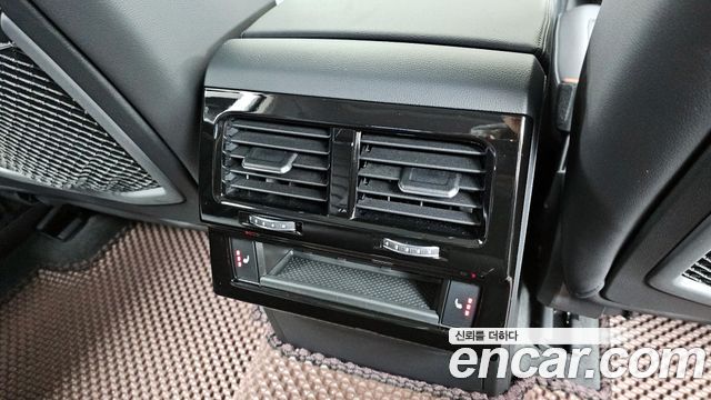 Volkswagen Touareg 2023 — photo 19