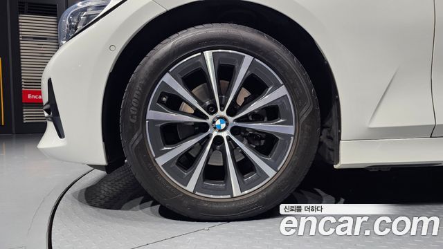 BMW 3-Series 2019 — photo 5