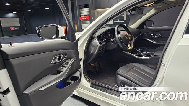 BMW 3-Series 2019 — photo 11