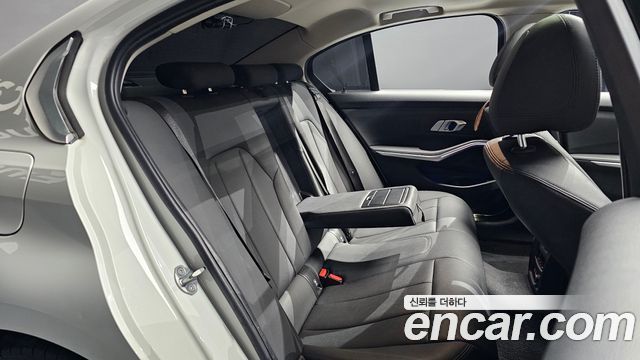 BMW 3-Series 2019 — photo 12
