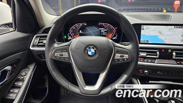 BMW 3-Series 2019 — photo 13