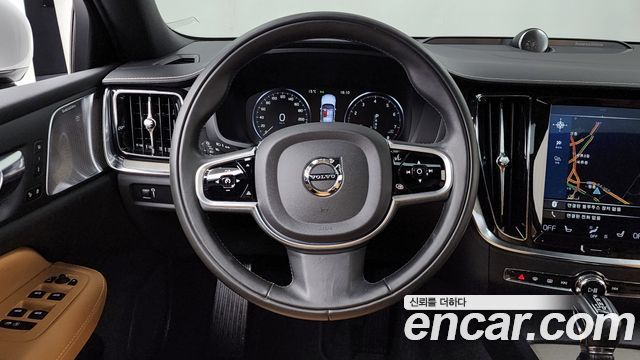 Volvo S60 2020 — photo 13