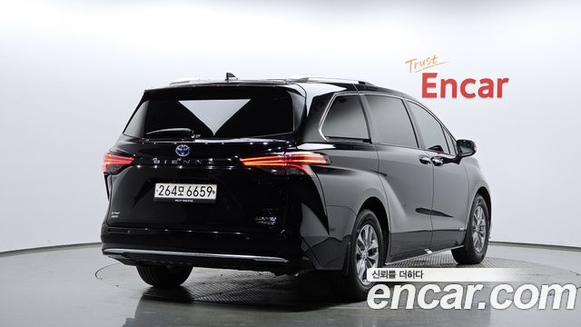 Toyota Sienna 2021 — photo 2
