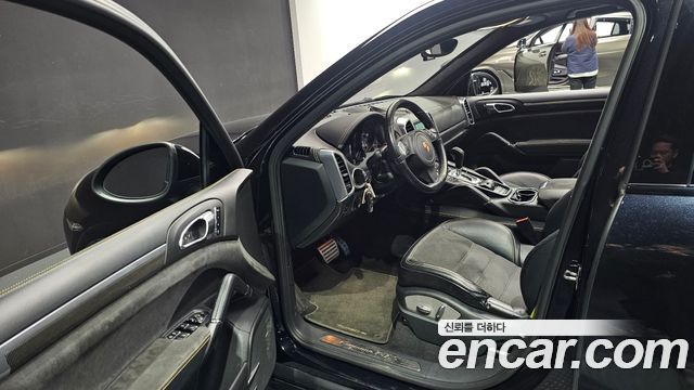 Porsche Cayenne 2013 — photo 11