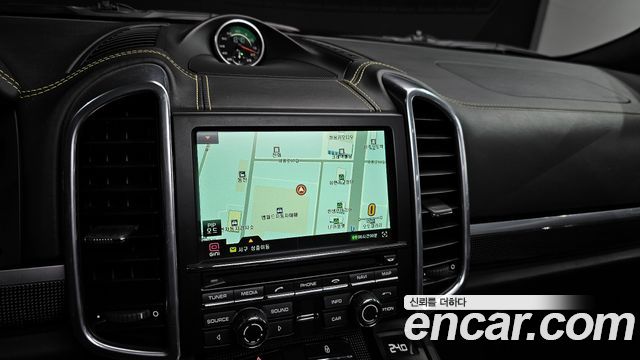 Porsche Cayenne 2013 — photo 14