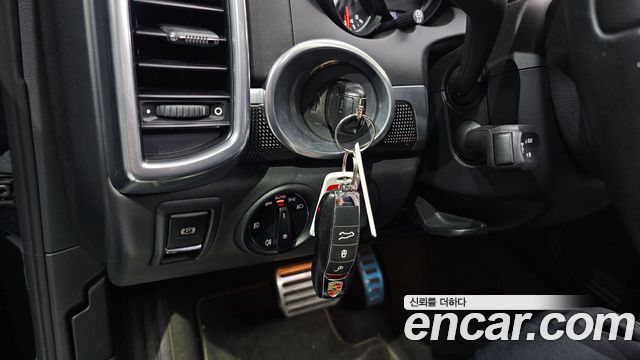 Porsche Cayenne 2013 — photo 20
