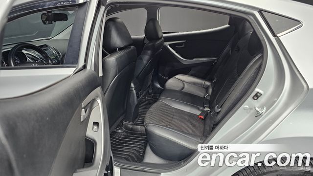 Hyundai AVANTE 2016 — photo 11