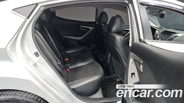 Hyundai AVANTE 2016 — photo 13