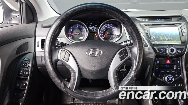 Hyundai AVANTE 2016 — photo 17