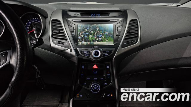 Hyundai AVANTE 2016 — photo 18