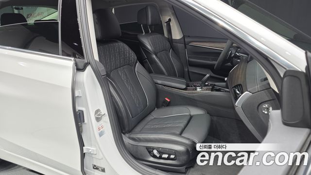 BMW Gran Turismo 2023 — photo 10