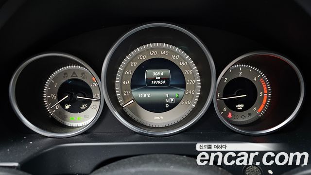 Mercedes-Benz E-Class 2016 — photo 8