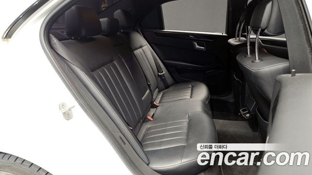 Mercedes-Benz E-Class 2016 — photo 12