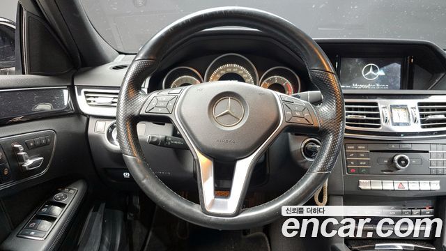 Mercedes-Benz E-Class 2016 — photo 13