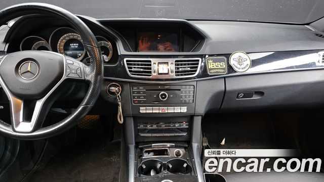 Mercedes-Benz E-Class 2016 — photo 14