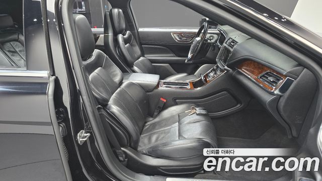Lincoln Continental 2019 — photo 10