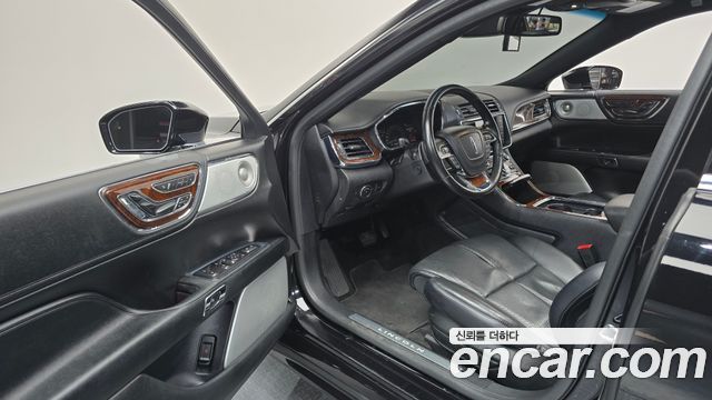 Lincoln Continental 2019 — photo 11
