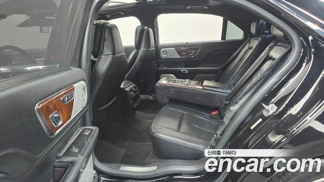 Lincoln Continental 2019 — photo 12