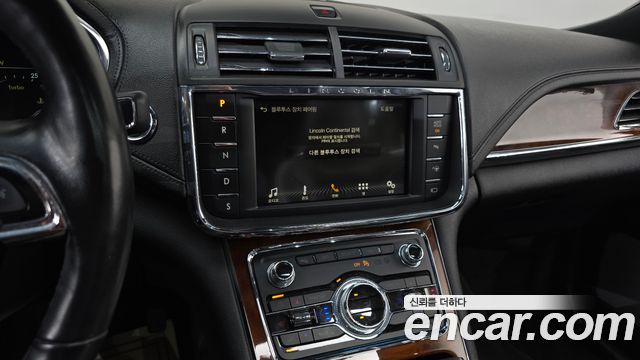 Lincoln Continental 2019 — photo 15