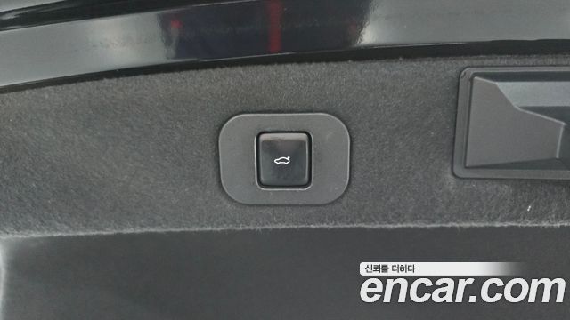 Lincoln Continental 2019 — photo 20