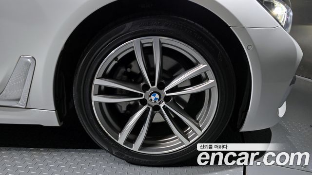 BMW 7-Series 2018 — photo 5