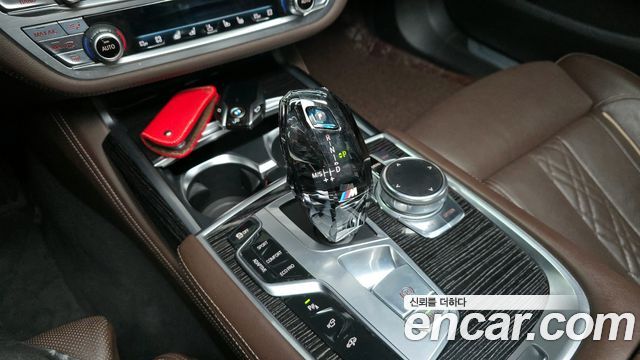 BMW 7-Series 2018 — photo 9