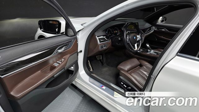 BMW 7-Series 2018 — photo 10