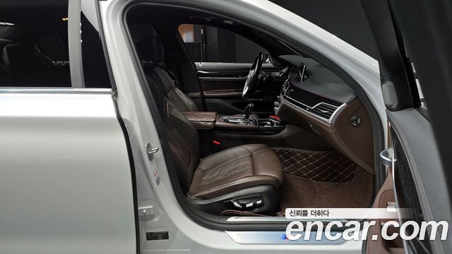 BMW 7-Series 2018 — photo 11