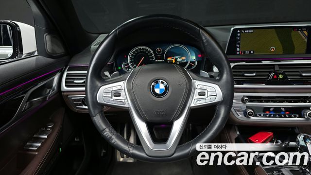 BMW 7-Series 2018 — photo 13