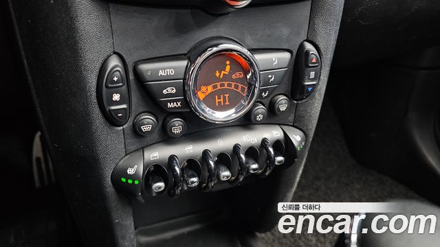 Mini Cooper Convertible 2012 — photo 15