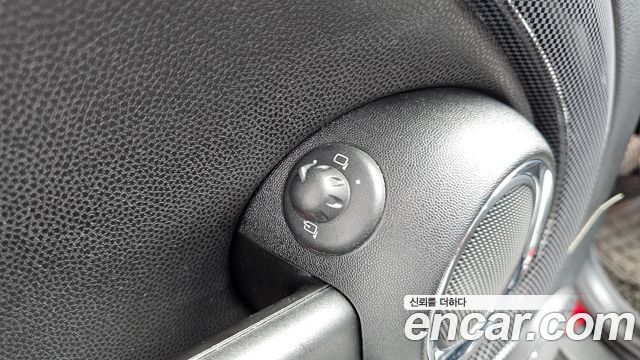Mini Cooper Convertible 2012 — photo 17