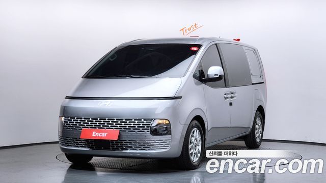 Hyundai Staria 2025 — photo 1