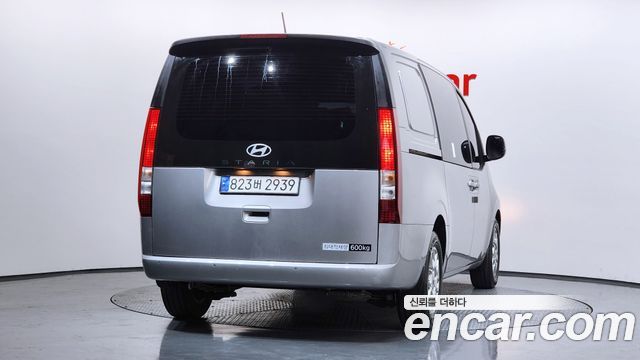 Hyundai Staria 2025 — photo 2