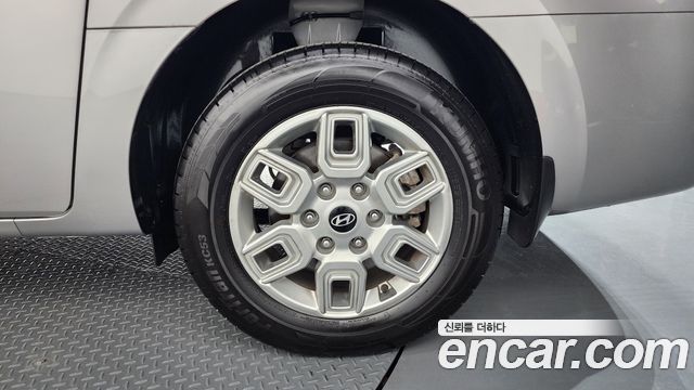 Hyundai Staria 2025 — photo 5