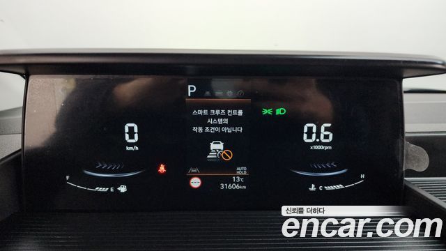 Hyundai Staria 2025 — photo 8