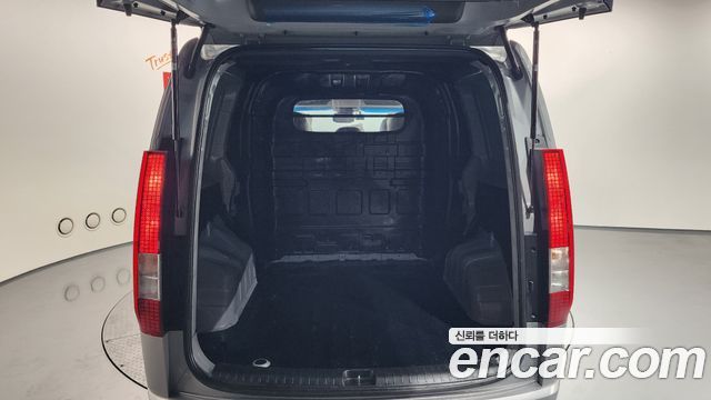 Hyundai Staria 2025 — photo 20