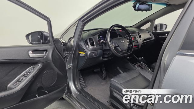Kia K3 2016 — photo 10