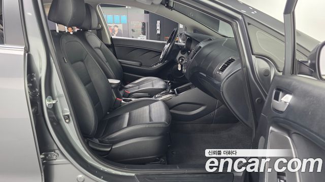Kia K3 2016 — photo 11