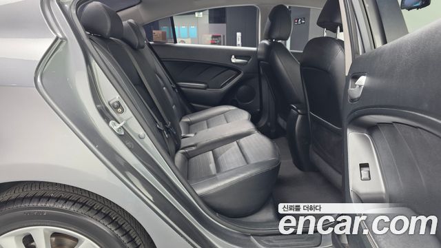Kia K3 2016 — photo 12