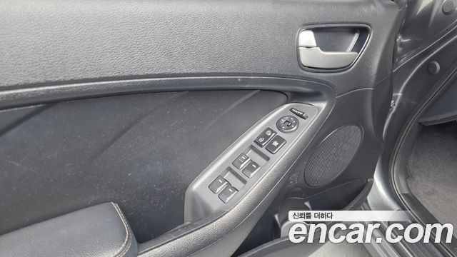 Kia K3 2016 — photo 18