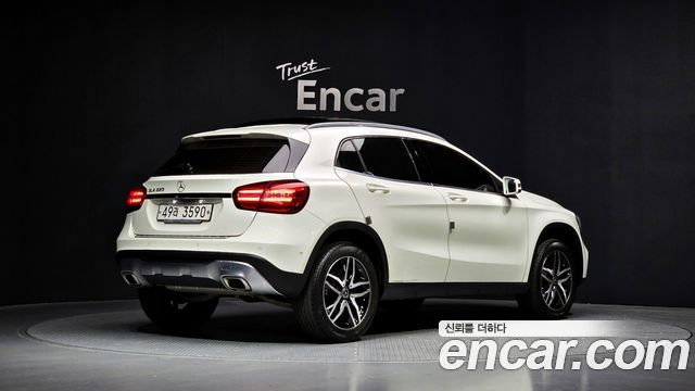 Mercedes-Benz GLA-Class 2018 — photo 2