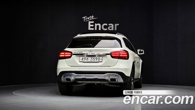 Mercedes-Benz GLA-Class 2018 — photo 4