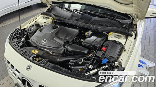 Mercedes-Benz GLA-Class 2018 — photo 6