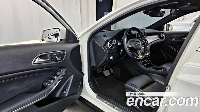 Mercedes-Benz GLA-Class 2018 — photo 10