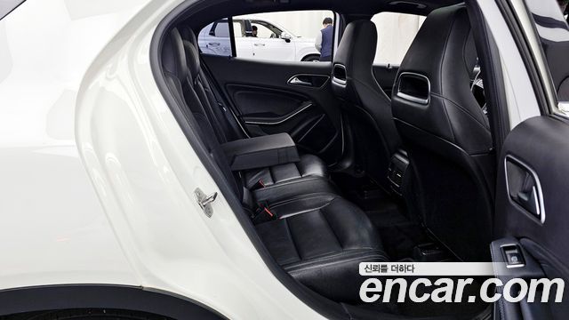 Mercedes-Benz GLA-Class 2018 — photo 11
