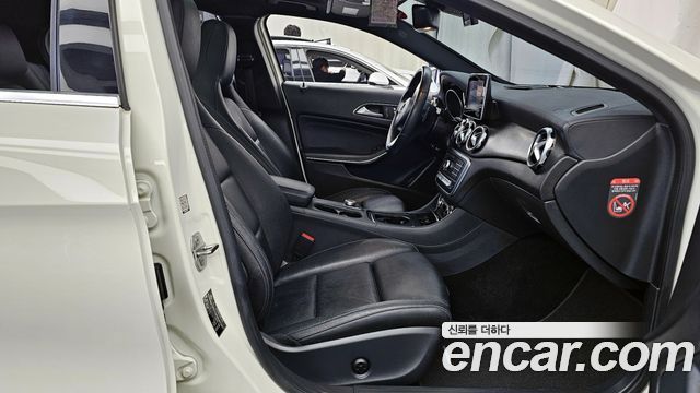 Mercedes-Benz GLA-Class 2018 — photo 12