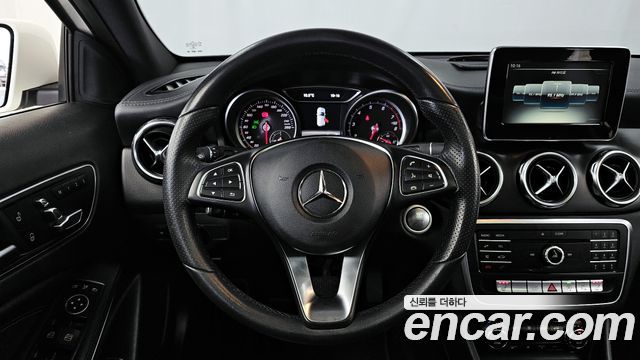 Mercedes-Benz GLA-Class 2018 — photo 13