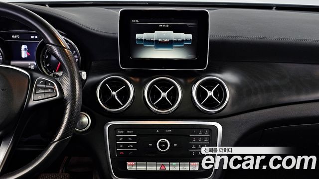 Mercedes-Benz GLA-Class 2018 — photo 14
